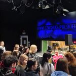 młodzież w radiowym studio.jpg