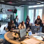 uczniowie w studio Polskiego Radia.jpg