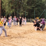 klasa 1G ciągnąca linę.jpg
