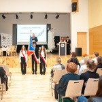 Wicedyrektor i poczet sztandarowy.jpg