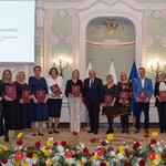 pedagodzy_ którzy otrzymali nagrodę.jpg