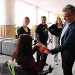 Pan Dyrektor_ uczennice oraz opiekun SU.jpg