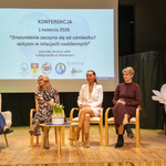 prowadząca i eksperci.jpg