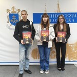 uczennice i uczeń.jpg