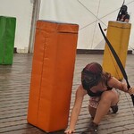 uczennice grające w archery challenge.jpg