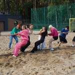 przeciąganie liny na plaży.jpg